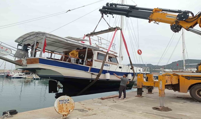 Datça’da bakım yapılan tekneler denize indirildi