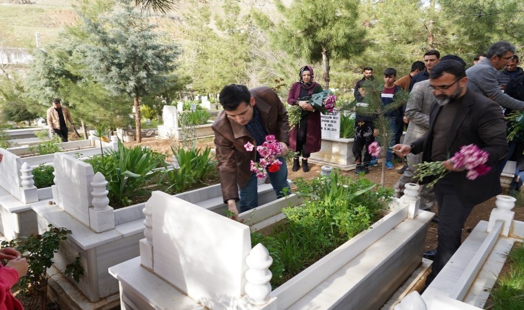 Diyarbakır’da terör örgütü PKK’nın katlettiği 5 sivil şehit törenle anıldı