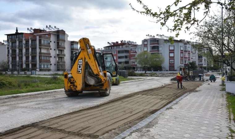 Edremit Belediyesi yolları yeniliyor