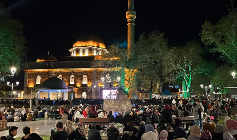 Kadir Gecesi'nde Balıkesir'de camilere yoğun ilgi