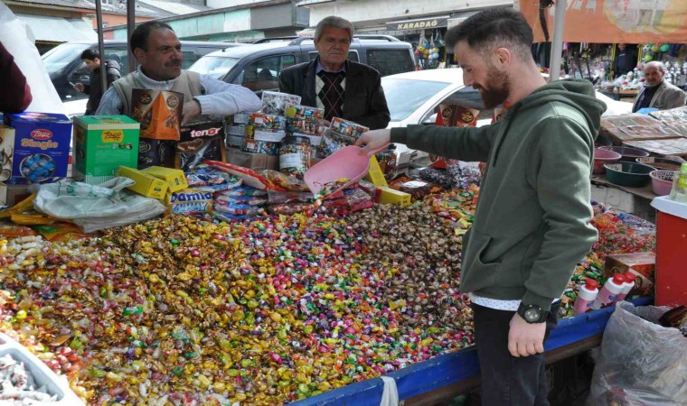 Kars’ta bayram şekerleri tezgahlarda yerini aldı