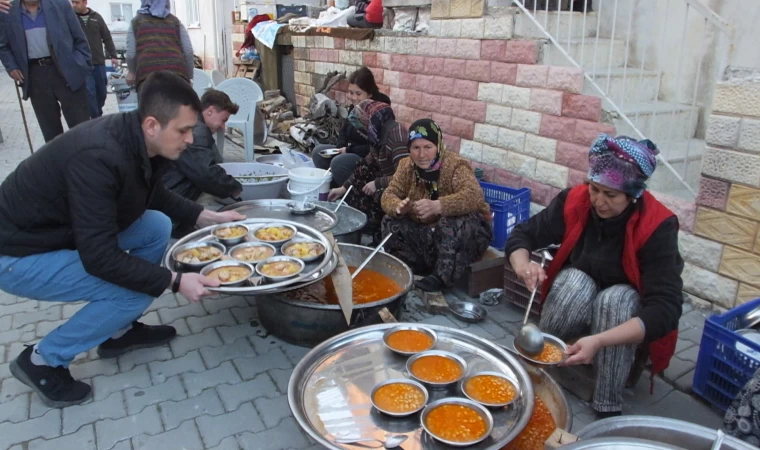 Toplu İftar geleneği Burhaniye’de yaşatılıyor