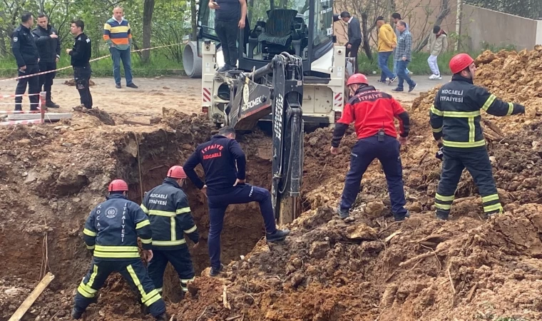 Toprağın altında kalan işçi için zamanla yarış