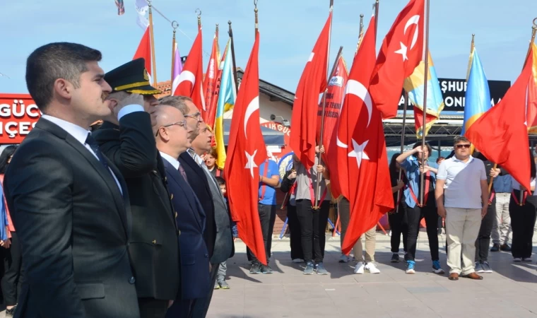 Ayvalık’ta 19 Mayıs kutlandı