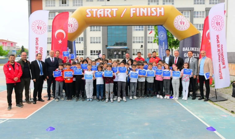 Balıkesir’de Çocuk Atletizm Şenlikleri yapıldı