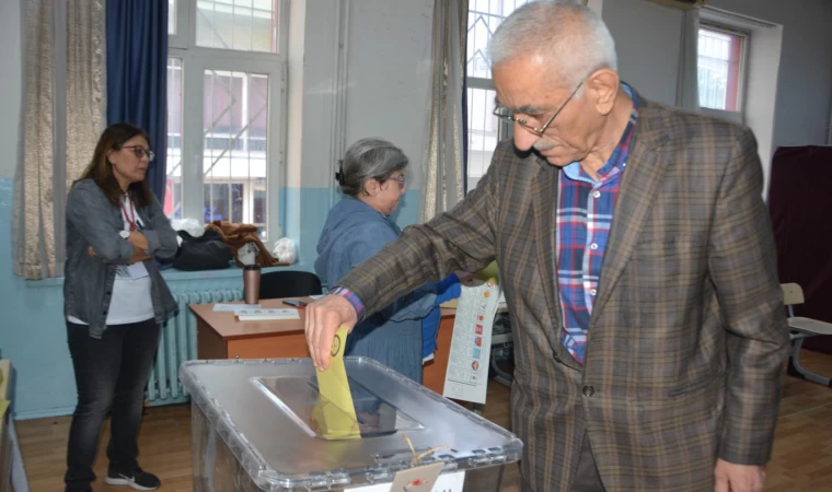 Balıkesir'de sandığa ilk gidenler yaşlılar oldu