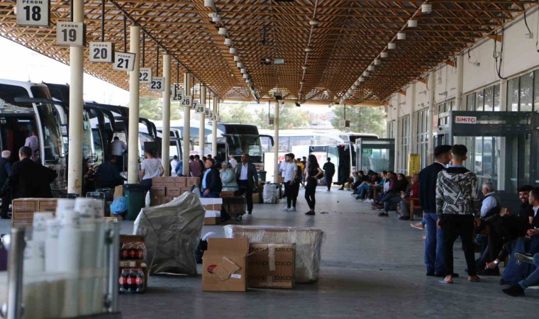 Otogarlarda seçim yoğunluğu, ek seferler açıldı