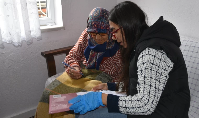 Sındırgı’da gezici sandık, vatandaşı seçime götürüyor 