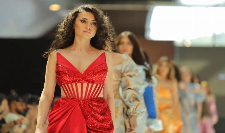 Fashion Week Türkiye’de ilk defilesi gerçekleşti