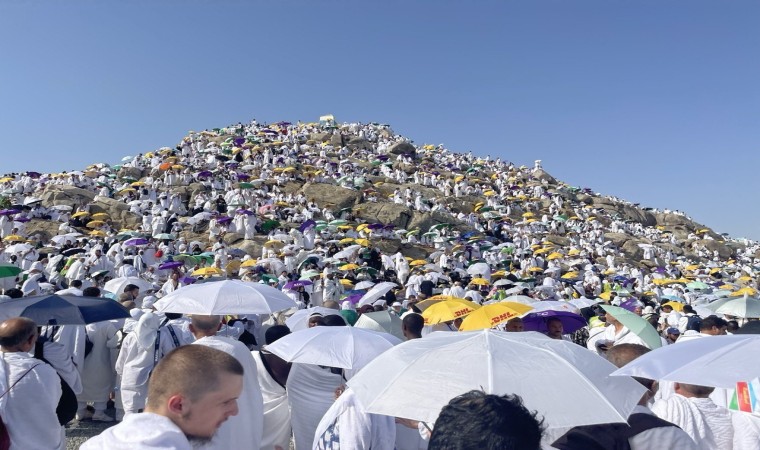 Hacılar Arafat’ta Toplandı