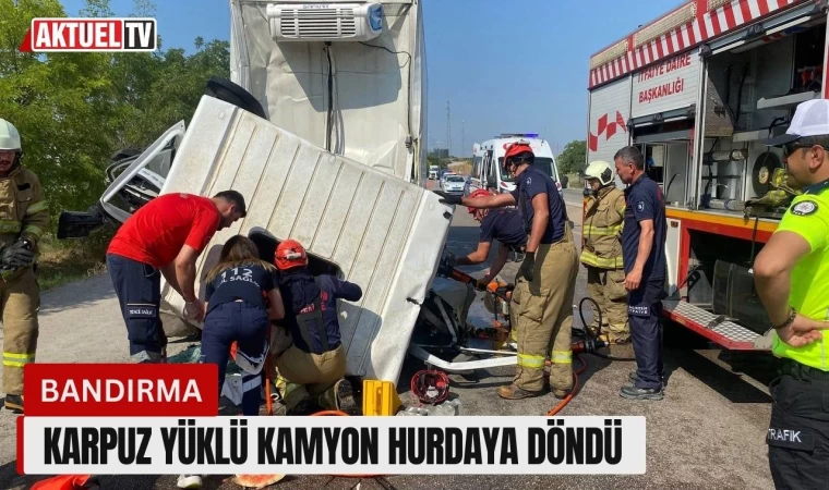 Karpuz Yüklü Kamyon Hurdaya Döndü