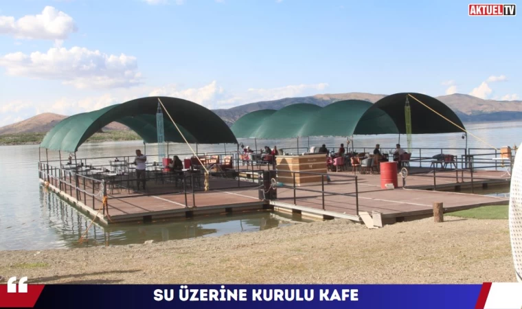 Su Üzerine Kurulu Kafe