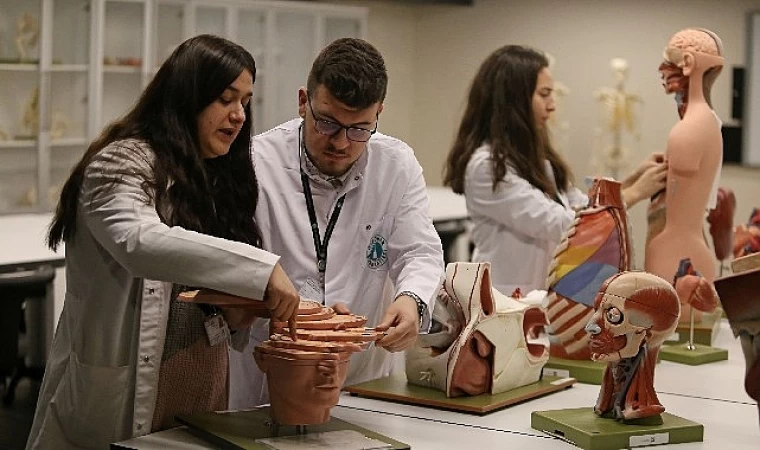 Tıp Öğrencilerine Yapay Zekâ Dersi