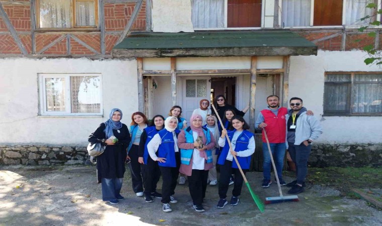 Öğrenciler İnek Sağdı Odun Kırdı