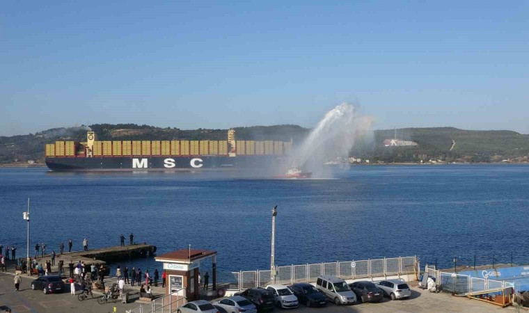 ‘Türkiye’ İsmi Verilen Gemi, Çanakkale Boğazı’ndan Geçti