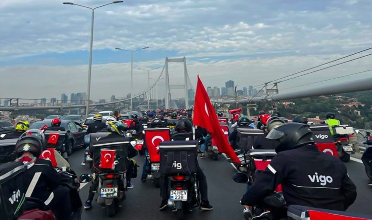 Yüzlerce Moto Kurye Cumhuriyet Bayramı’nı Kutladı