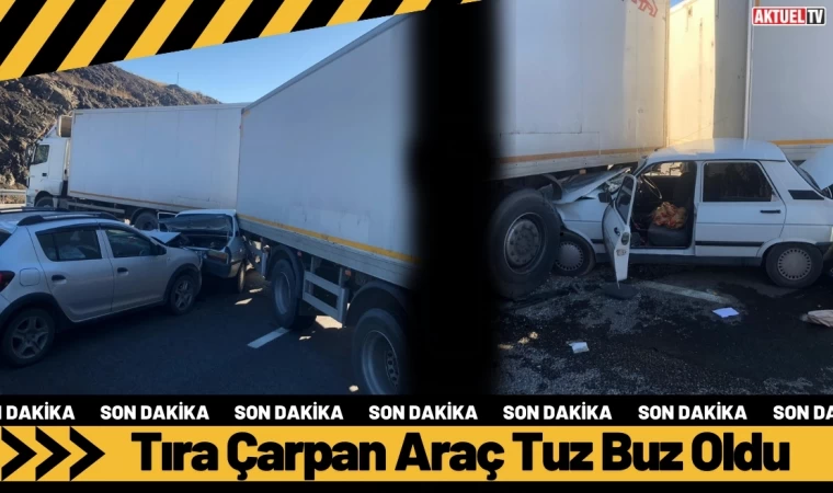 Tıra Çarpan Araç Tuz Buz Oldu