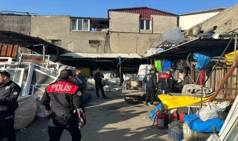 Hatay’da polis ekileri hurdacıları denetledi