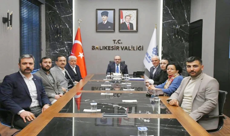 BALIKESİR AİLE PLATFORMU VALİ USTAOĞLU’NU ZİYARET ETTİ