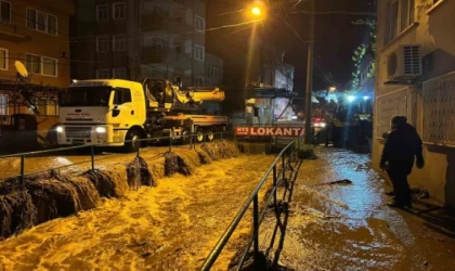 Bigadiç sağanak yağışa teslim oldu