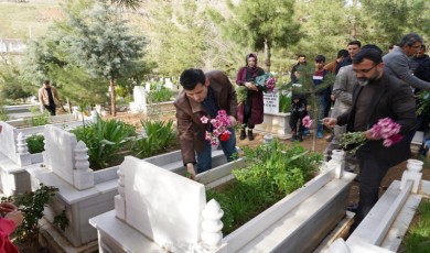 Diyarbakır’da terör örgütü PKK’nın katlettiği 5 sivil şehit törenle anıldı