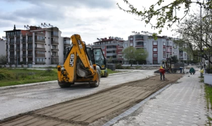 Edremit Belediyesi yolları yeniliyor