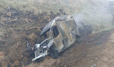 Kaza yapan ambulans küle döndü: 5 yaralı