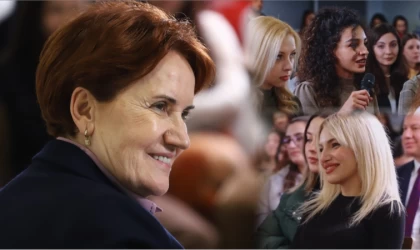 Meral Akşener Öğrencilerle Buluştu