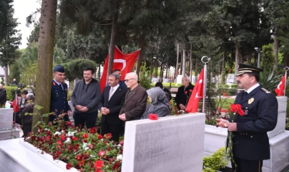 Vali Hasan Şıldak Balıkesir'de Şehitliği Ziyaret Etti