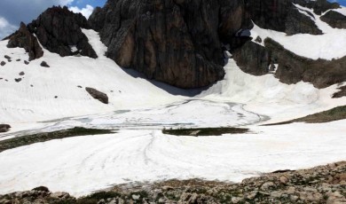 2015 yılında uydu üzerinden keşfedilen Munzur’daki buzul yerinde görüntülendi