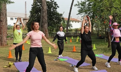 Anne ve çocuklar Zeytinpark’ta spor yaptı