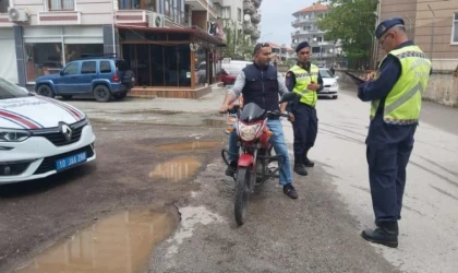 Balıkesir’de Jandarmadan Trafik Kontrolü