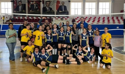 Mini voleybol takımı körfez şampiyonu oldu