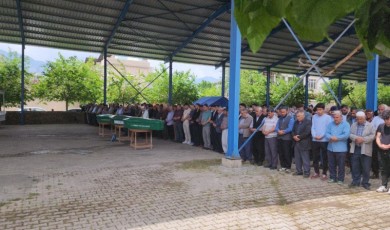 Şanlıurfa’daki kazada hayatını kaybeden 6 depremzede toprağa verildi