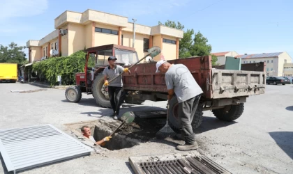 Burhaniye’de mazgallar temizleniyor