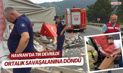 Havran’da tır devrildi, ortalık savaş alanına döndü