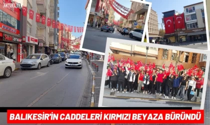 Balıkesir'in Caddeleri Kırmızı Beyaza Büründü