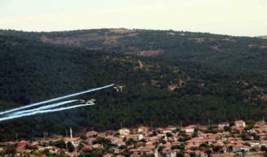 SOLOTÜRK’ten Ata’ya Saygı Uçuşu