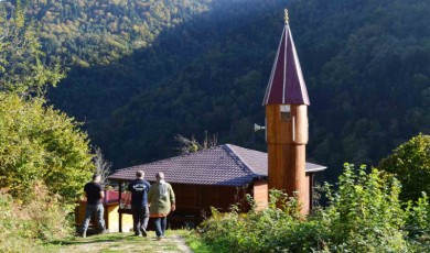 İremit Camii Motifleriyle Yıllara Meydan Okuyor